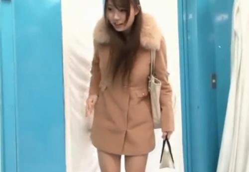 マジックミラー号　童貞のオナニーの手伝いをするだけのつもりがマンコに挿入させてくれる