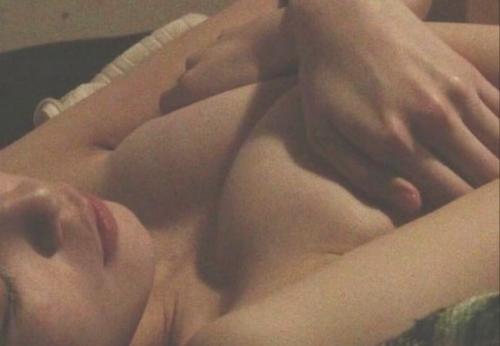 成海璃子　巨乳おっぱいの乳首を隠して愛撫され正常位でチンポ挿入される濡れ場 　巨乳おっぱいの乳首を隠して愛撫され正常位でチンポ挿入される濡れ場