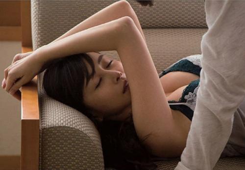 杉原杏璃 全裸で生のオッパイを押し付けてセックスする濡れ場がエロい