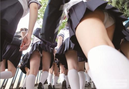 女子高通学バスに乗り込んでヤりたい気持ちはエスカレートしてついには生挿入