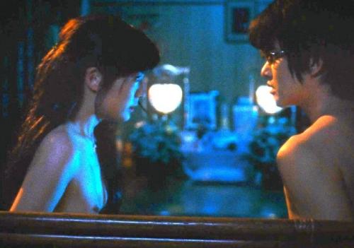 伊藤沙莉　乳首モロ出し成長したおっぱいを揉ませてる濡れ場がエロい