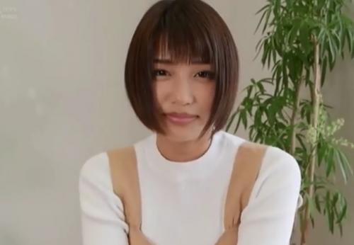 唯井まひろ　美少女がクリトリス刺激されてパンティが濡れす失態