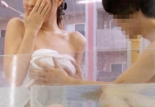 マジックミラー号　友達同士で裸になったらデカイおっぱいを前に興奮し性欲が止まらず暴走