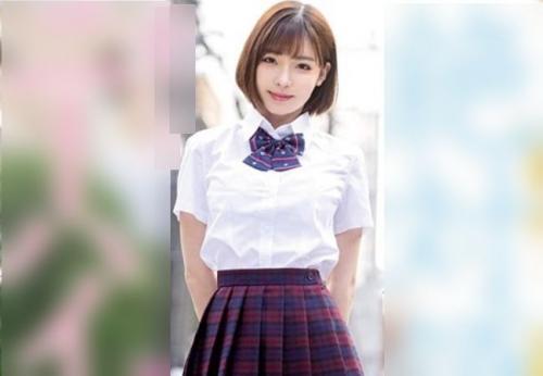 深田えいみ　ギリギリ見えるか見えないかのパンチラで誘惑し、興奮させた男たちをにっこり笑いながらイカせにかかる