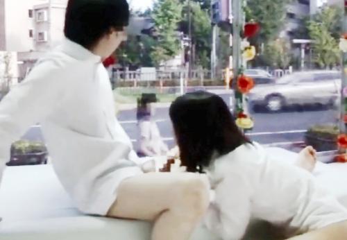 マジックミラー号 見られているようなドキドキの中職場の同僚とMM号の中でエッチ