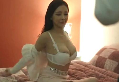 韓国濡れ場　巨乳美女の濃厚ベロチュー騎乗位で愛し合う官能ラブセックス