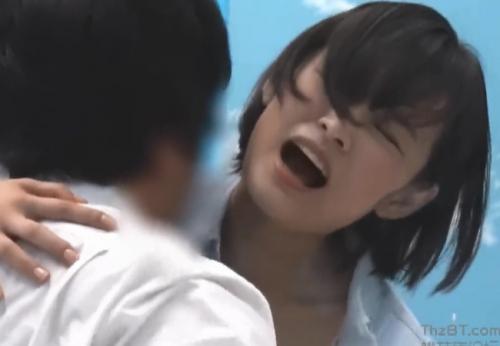 マジックミラー号　美少女でロリ顔の白衣の天使を騎乗位でガンガン突いて逝かせて中出し