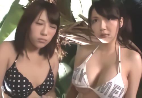 ポロリ確定！素人娘の水着溶ける逆走ウォータースライダー罰ゲームはエッチ