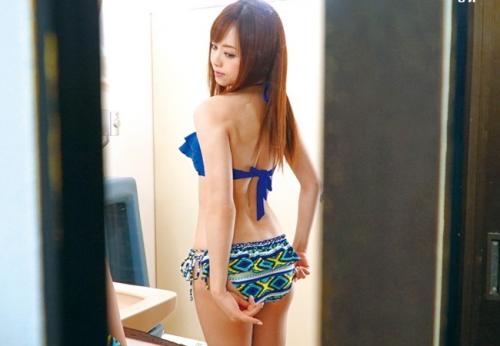 吉沢明歩　水着姿のトイレで無理やりフル勃起したチンポをぶち込まれる