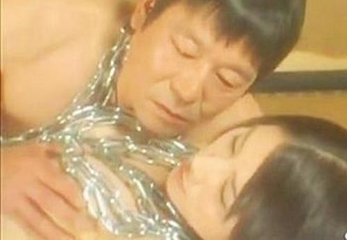 手島優　全裸丸出しで乳首ごと生おっぱいを揉まれる濡れ場がエロい