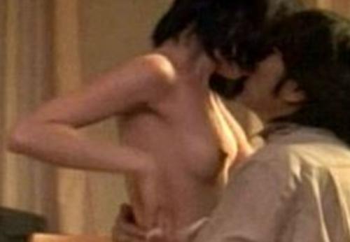 夏川結衣　乳首丸出しフェラチオに騎乗位の濃厚セックス濡れ場