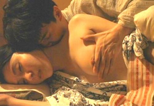村川絵梨　デカ乳首の微乳を揉まれセックスで感じてる濡れ場がエロかった