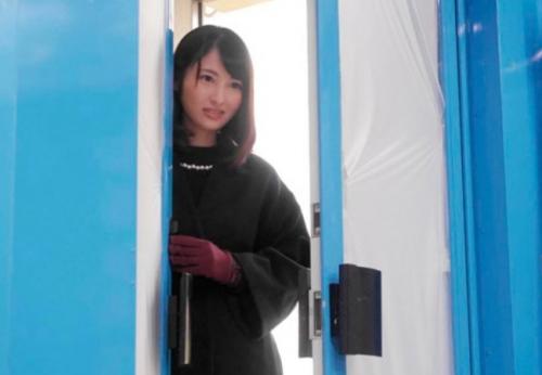 マジックミラー号 巨乳セレブ人妻の乳首周りをしっかりとマッサージ