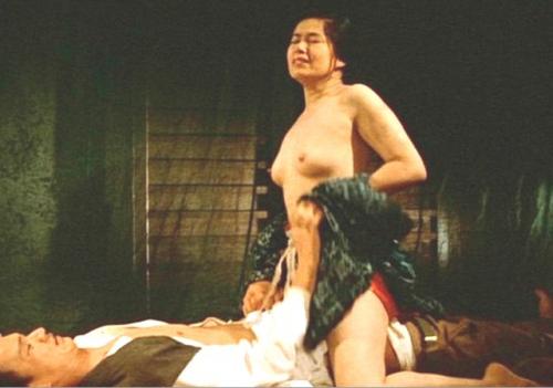 五月みどり　乳首丸出しで若い男を誘惑して騎乗位セックス濡れ場がエロい