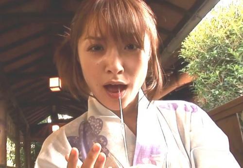 みひろ　浴衣姿でフェラチオしてうれしそうに精子と涎を口から出してる