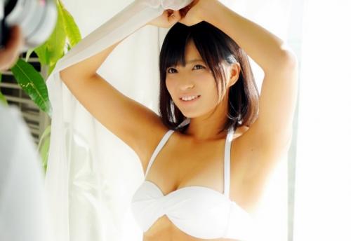 日焼け跡が眩しい健康的美少女はデカチンが好きでエッチなことに興味津々　根尾あかり