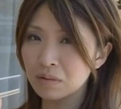 【ヘンリー塚本】隣の部屋に住む男と肉体関係を持ってしまう団地妻！年齢より20歳は若いピチピチのカラダをした人妻の不倫！