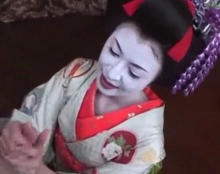 【舞妓さん】エロいおもてなしも当然あるんですよ！舞妓の手コキは一味違う！主観フェラ抜き乳首舐めコスプレエロ動画！