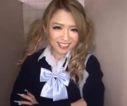 М男『ギャル様…パンツ見せてください！』しゃーねぇなぁ…おしっこしお漏らししたパンティーあげるからシコれよwww