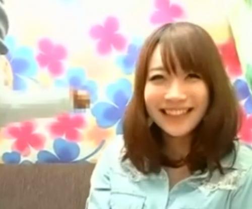 【センズリ鑑賞】癒し系のおっとりお姉さんにチンポ見せたら勃起してきた！手コキフェラをお願いする！【素人ナンパ】