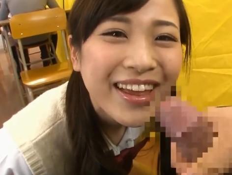 【センズリ鑑賞】チンポが見たいJKが文化祭でオナニー喫茶！制服パンチラ胸チラのサービス満点！
