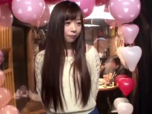 《素人ナンパ企画》彼氏と飲んでる保育士を居酒屋の特設ステージへ‼その場でマシンバイブや電マ責め！パイパン挿入口内射精！