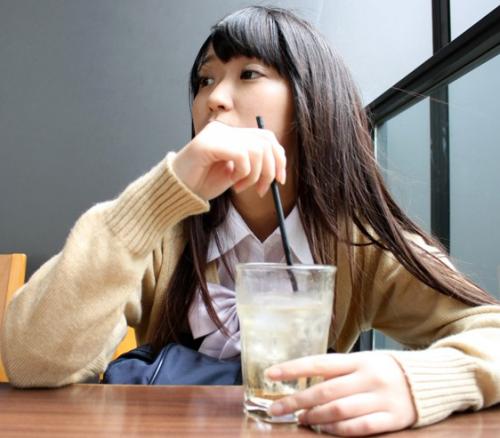 【素人ナンパ】簡単にヤラせてくれるロリギャルJKってマジ助かるwww飯を食わせてあげたらお礼に中出しハメ撮り！