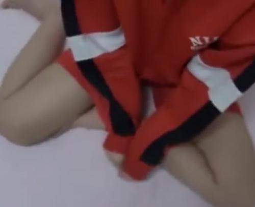 【個人流出】めちゃくちゃかわいいぞwww素人JCの援交ハメ撮り中出し！ジャージとか体操着とか分かってらっしゃるwww