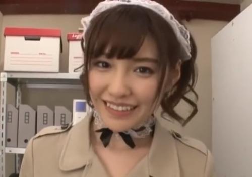【橋本ありな】コートの下はセクシーメイド風ランジェリー！可愛すぎるアイドル美少女とのコッソリセックス！