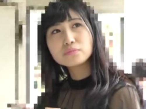 【本物痴漢】網タイツのスケスケお姉さんに電サで手マンしまくって膝ガクガク！嗚咽漏れまくり！盗撮パンチラ逆さ撮り！