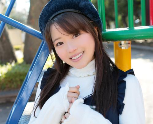 《ハメ撮り》知る人ぞ知る、元子役アイドルと生ハメ＆生フェラ！ロリ体形の大人な美少女です！マンコ前張りで限界ギリギリ！