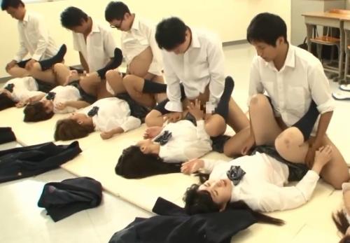 20xx年！高校の性教育で実技することに！クラスの女子全員と中出しセックス！気持ち良い！