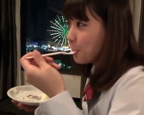 《援交》「ん～♪おいしい♥」ぱくぱくとケーキを頬張るかわいいJK!食べたらヤルからねwwwハメ撮り！中出しフェラ騎乗位！