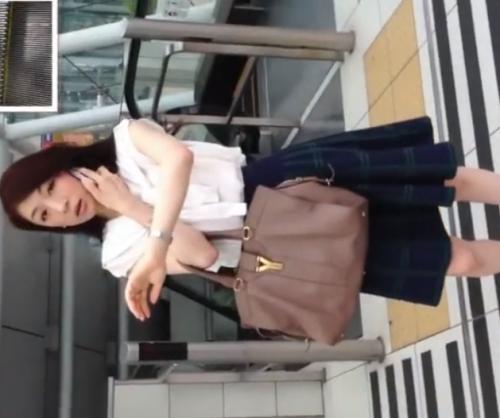 【盗撮】キレイな人妻！美熟女！忙しいOLのスカートの中を逆さ撮りでパンツ撮影！引き締まった美尻でエロいです！