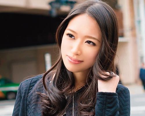 【人妻ナンパ】上品で美人で色気バツグン！車内フェラから美尻突き出しバイブオナニー！パイパン中出し種付けザーメン膣内射精！
