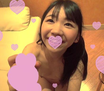 【ハメ撮り】ニコニコ笑顔が可愛すぎるロリ美少女！イタズラに微笑みながら責める痴女っぷりに予定外の中出し膣内射精！