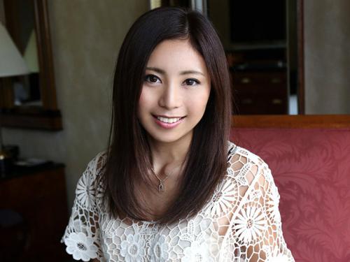【人妻ナンパ】健康的な褐色肌に引き締まったスレンダーBODY！不倫セックスの気持ちよさにメロメロのツンデレ美女！