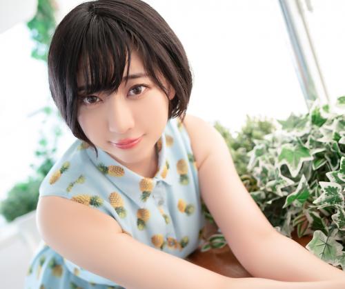 【夏目響】正式デビュー作！美少女で巨乳！同時に大人の色気も漂うミステリアス美女！男優と二人きりでガチSEX！