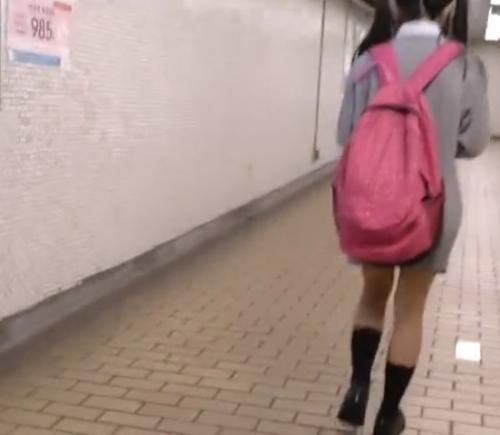 【痴漢】ツインテールJKロリ美少女に手マンしてやる！超絶アクメ！逆さ撮り赤外線パンチラ盗撮！【素人個人撮影】