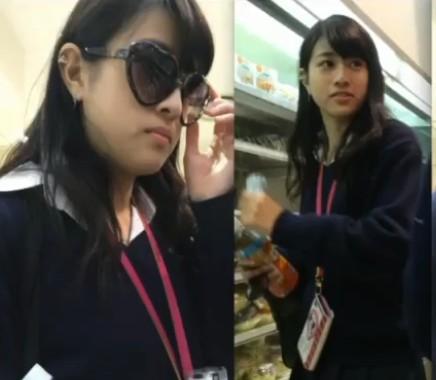【個人撮影】かわいい！制服JKのパンチラ逆さ撮り盗撮！パンツも目立つ色で見ごたえある美少女！