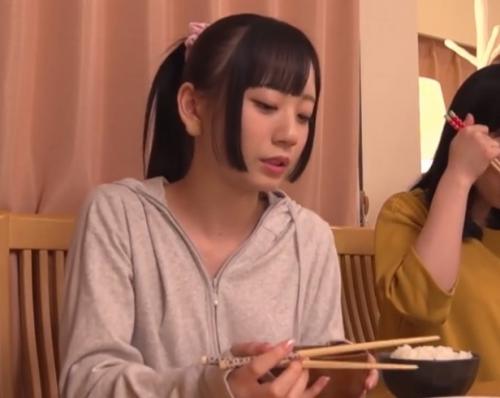 【七沢みあ】妹が常にノーパンなんですよ！めっちゃロリ美少女なんですけど尻を突き出して台所でフェラしてくれます！