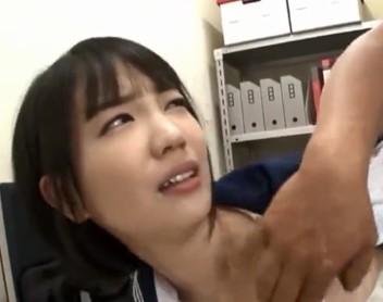【鈴木心春】「きゃあぁぁ！もうやめてぇぇ！」万引きした美少女JKに分からせレイプ！セーラー服のロリパイパン無理やり挿入！