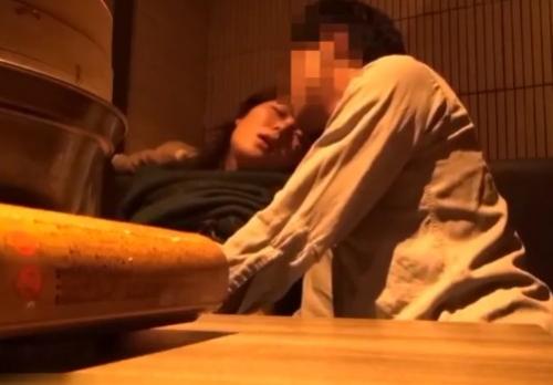 【素人ナンパ】「ダメッ!隣に聞こえちゃう…!」居酒屋でほろ酔いの女子大生とその場でハメ撮り！フェラ中出し膣内射精！