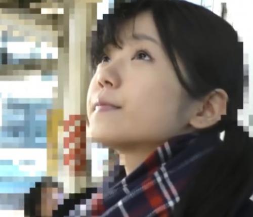 【痴漢】電車内でJKのマンコいじってみた！クリトリスクリクリ！膣に指入れかき回す！逆さ撮り赤外線パンチラ盗撮アングル！