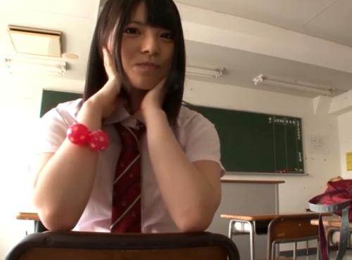 【上原亜衣】美少女JKが自撮りで制服からスク水に生着替え！高画質パイパン個人撮影ヌード美乳！