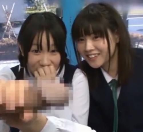 【センズリ鑑賞】「うわっ！すごいよ！見て見て！」修学旅行に来た田舎のJKに巨根を見せる！中出し初体験はマジックミラー号！