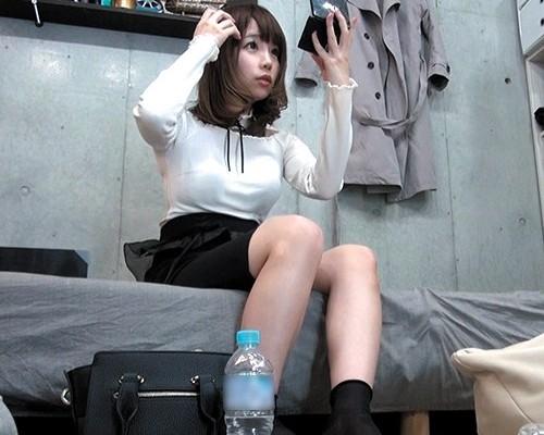 【素人ナンパ】彼氏いるのに付いてきちゃうwww美女ギャルを連れ込みガチ口説き！寝取られセックス完全盗撮！