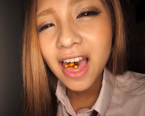 【媚薬】『飲むよ～ｗｗｗ』元々ビッチな黒ギャルに媚薬飲ませたら…！ロリギャルJKにどっぷり中出し種付け膣内射精！