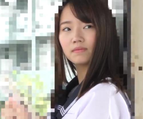 【JK痴漢盗撮】制服美少女に電車内で挿入する本物レイプ！逆さ撮りパンチラアングルで結合部バッチリ！