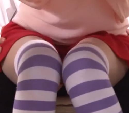《近親相姦》ロリかわいい妹と家庭内セックス！ボーダーのニーハイ絶対領域に興奮！